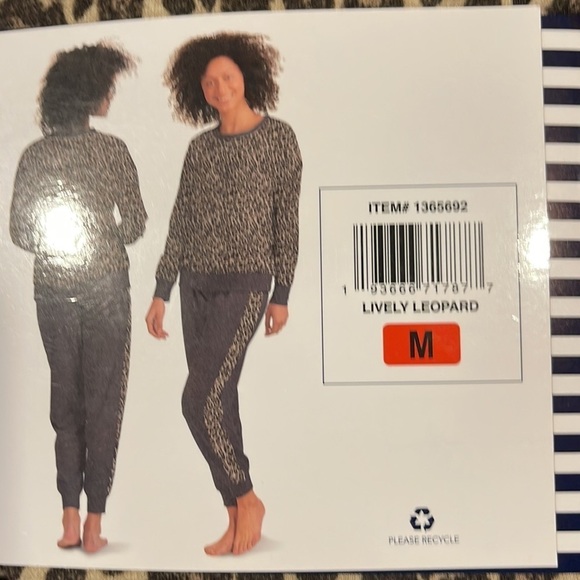 (NWT) Splendid Gray Cheetah leopard Print Ladies' 2-piece Pajama Set, Medium - Picture 6 of 10